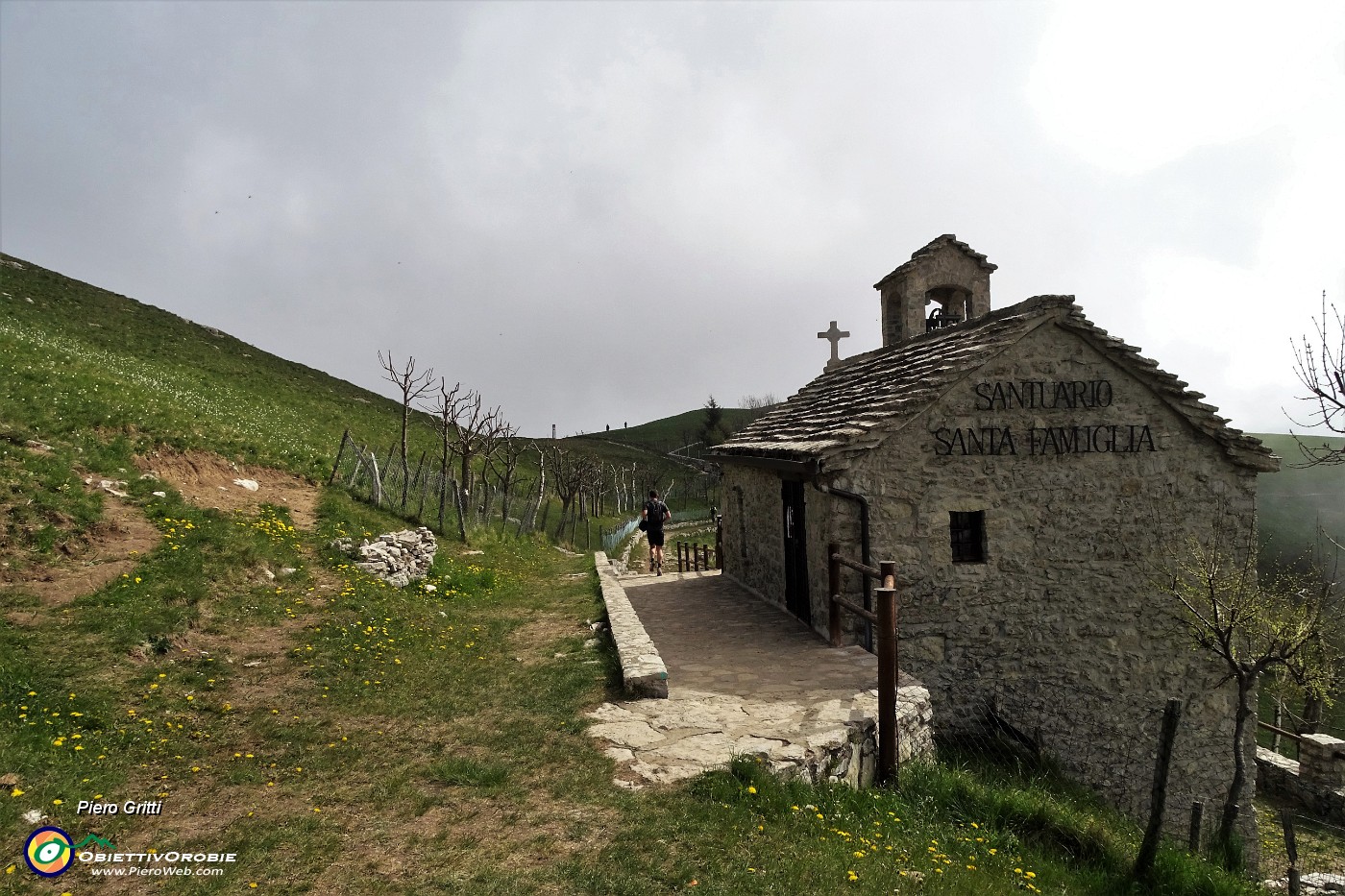 39 Chiesetta del Linzone - Santuario della Sacra Famiglia di Nazareth .JPG -                                